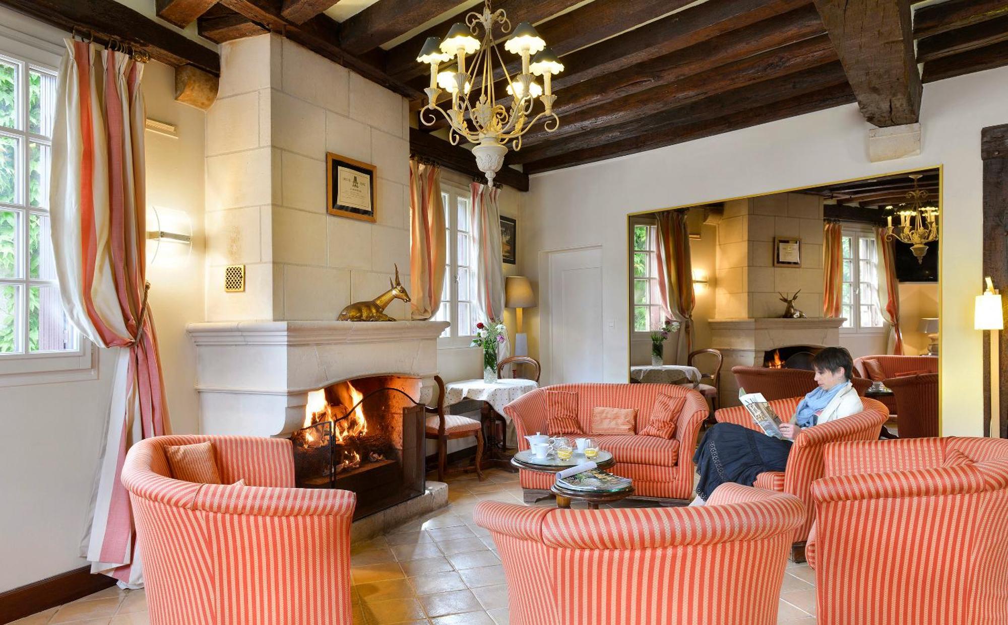 Logis Auberge Du Centre Chitenay ภายนอก รูปภาพ