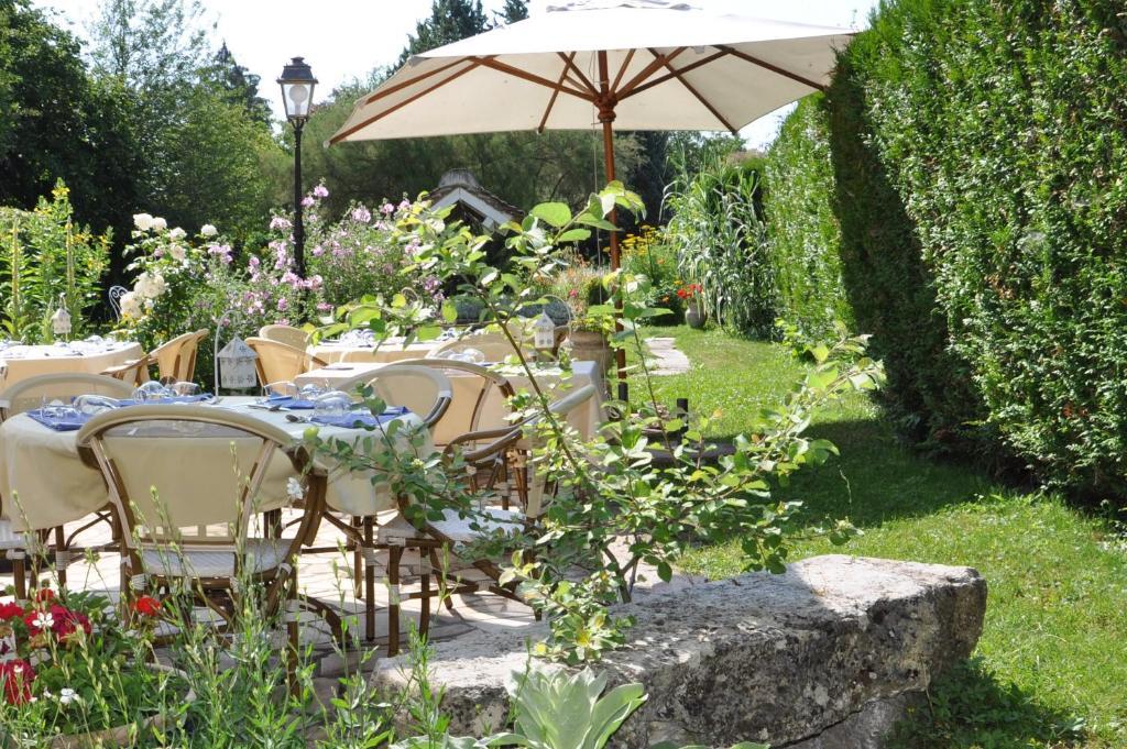 Logis Auberge Du Centre Chitenay ภายนอก รูปภาพ